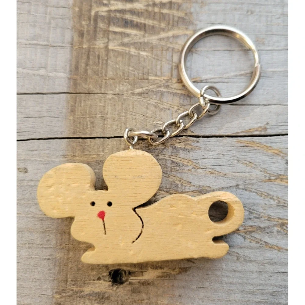 VINTAGE AVON Wooden Mouse Keychain‎ Novelty Animal Keyring Cute Charm
